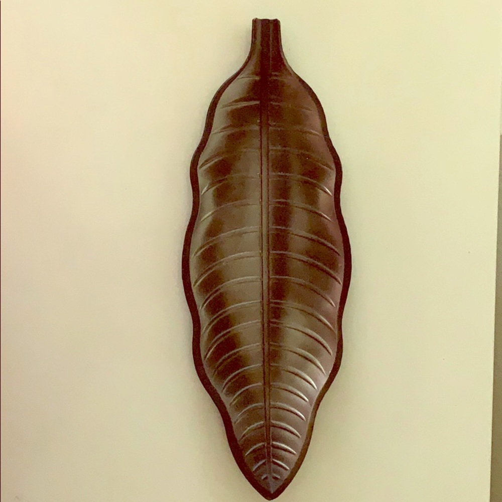 Metallic & black leaf centerpiece